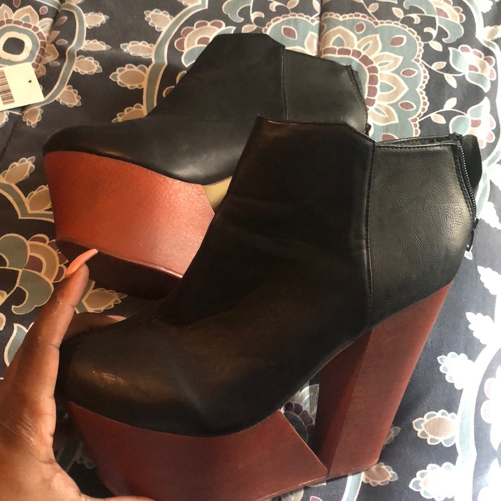Women Size 10 platform shoes
